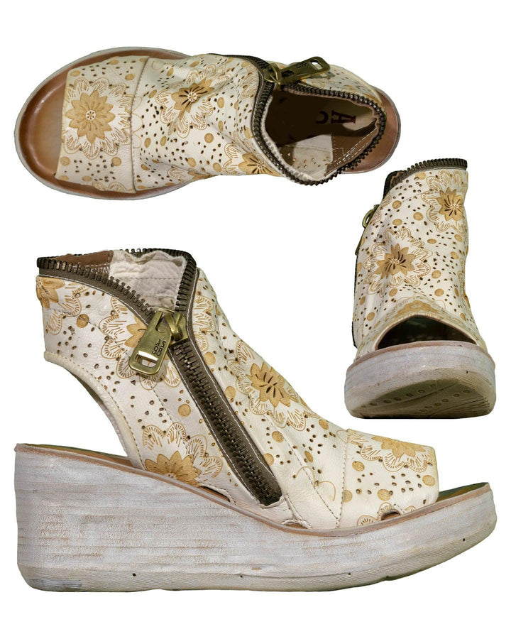 AS 98 - Noa Embossed Zip Sandal