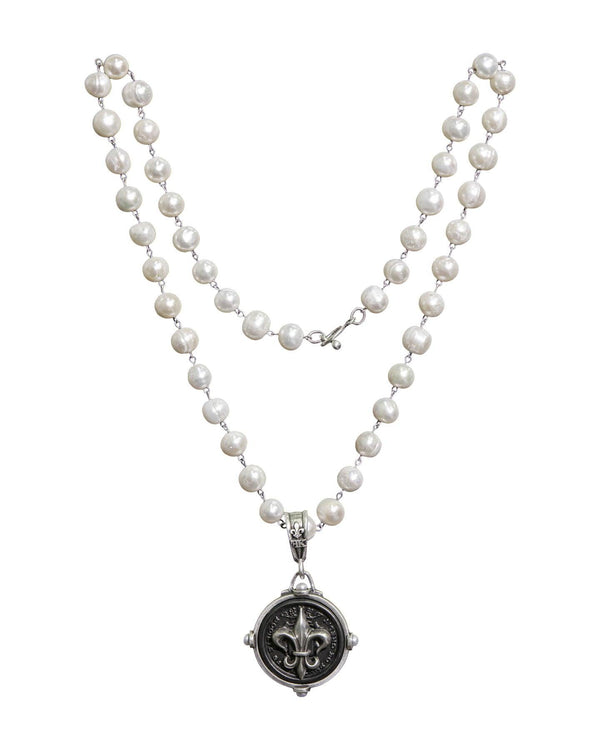 French Kande - Fleur Medal Pearl Necklace