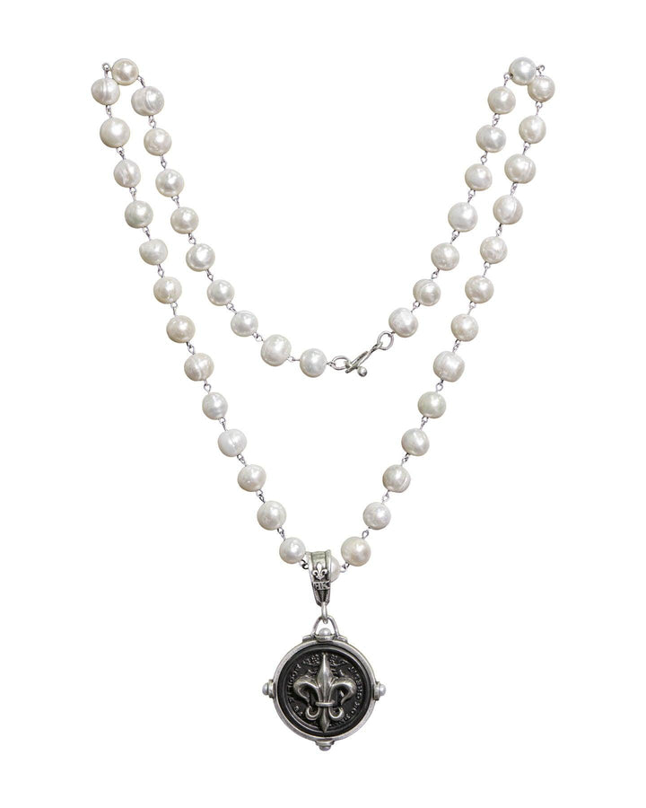 French Kande - Fleur Medal Pearl Necklace
